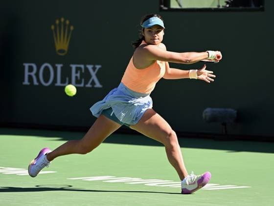 INDIAN WELLS, CA - MARCH 09: Emma Raducanu of Great Britain chases the ball during a tennis match at the BNP Paribas Open played on March 9, 2023 at the Indian Wells Tennis Garden in Indian Wells, CA.(Photo by John Cordes Icon Sportswire) TENNIS: MAR 09 BNP Paribas Open Icon506230309050