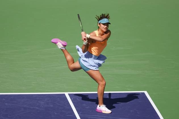 INDIAN WELLS, CA - MARCH 09: Emma Raducanu (GBR) hits a backhand during the BNP Paribas Open on March 9, 2023 at the Indian Wells Tennis Garden in Indian Wells, CA. (Photo by George Walker Icon Sportswire) TENNIS: MAR 09 BNP Paribas Open Icon230309113
