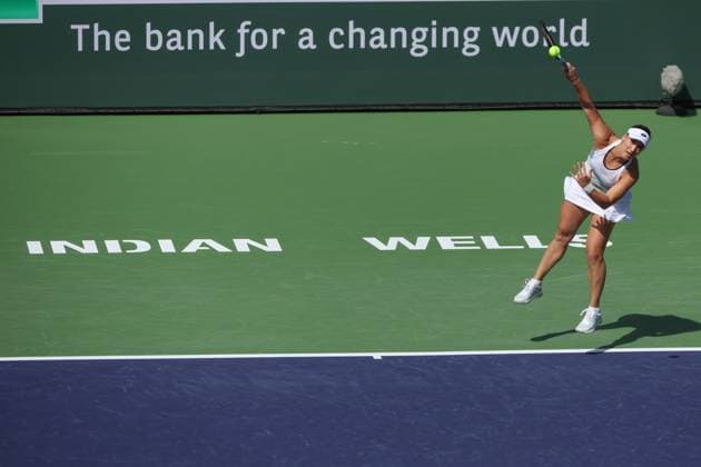 Sport Themen der Woche KW10 Sport Bilder des Tages INDIAN WELLS, CA - MARCH 09: Danka Kovinic (MNE) serves during the BNP Paribas Open on March 9, 2023 at the Indian Wells Tennis Garden in Indian Wells, CA. (Photo by George Walker Icon Sportswire) TENNIS: MAR 09 BNP Paribas Open Icon230309125