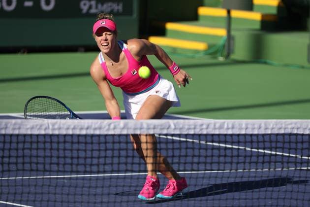 INDIAN WELLS, CA - MARCH 09: Laura Siegemund (GER) hits a volley during the BNP Paribas Open on March 9, 2023 at the Indian Wells Tennis Garden in Indian Wells, CA. (Photo by George Walker Icon Sportswire) TENNIS: MAR 09 BNP Paribas Open Icon23030986