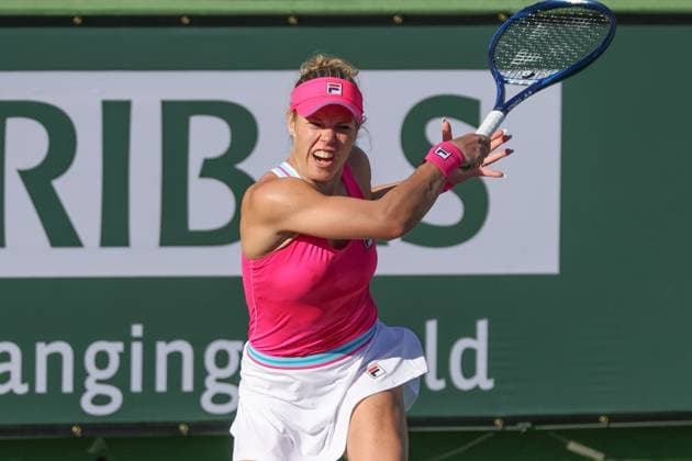 INDIAN WELLS, CA - MARCH 09: Laura Siegemund (GER) hits a forehand during the BNP Paribas Open on March 9, 2023 at the Indian Wells Tennis Garden in Indian Wells, CA. (Photo by George Walker Icon Sportswire) TENNIS: MAR 09 BNP Paribas Open Icon23030987