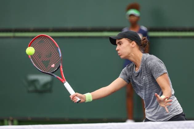 INDIAN WELLS, CA - MARCH 10: Anhelina Kalinina (UKR) hits a volley during the BNP Paribas Open on March 10, 2023 at the Indian Wells Tennis Garden in Indian Wells, CA. (Photo by George Walker Icon Sportswire) TENNIS: MAR 10 BNP Paribas Open Icon230310009