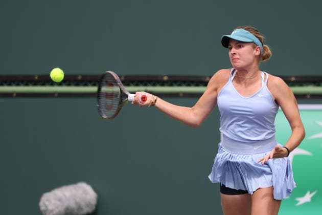 INDIAN WELLS, CA - MARCH 10: Linda Fruhvirtova (CZE) hits a forehand during the BNP Paribas Open on March 10, 2023 at the Indian Wells Tennis Garden in Indian Wells, CA. (Photo by George Walker Icon Sportswire) TENNIS: MAR 10 BNP Paribas Open Icon230310013