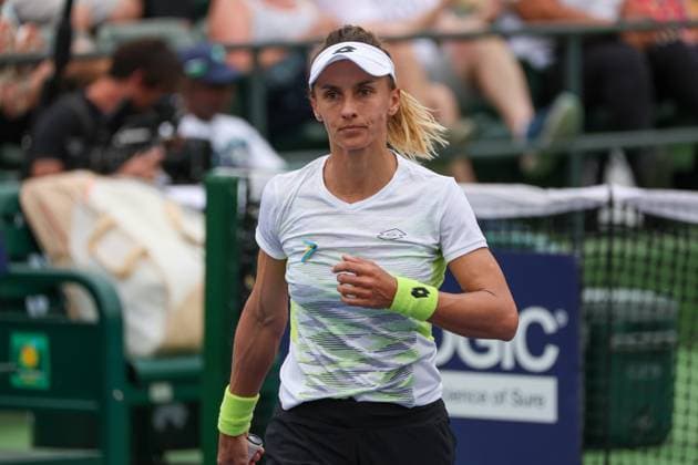 INDIAN WELLS, CA - MARCH 10: Lesia Tsurenko (UKR) approaches ballkid during the BNP Paribas Open on March 10, 2023 at the Indian Wells Tennis Garden in Indian Wells, CA. (Photo by George Walker Icon Sportswire) TENNIS: MAR 10 BNP Paribas Open Icon230310024