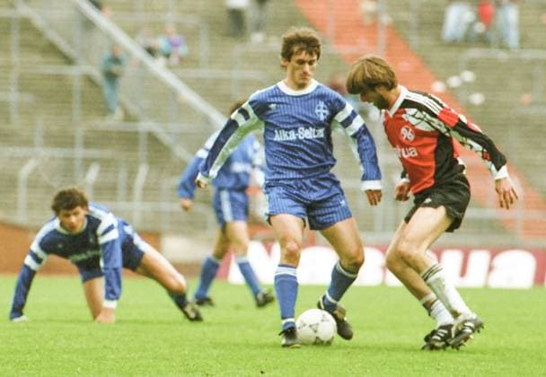 Aus 2. BL.1991 92 BL. Aufstieg 30. Spieltag Hannover 96 - Bayer Uerdingen 1:1 am 02.05.1992. Im Foto: Han96 Spieler ist Milos Djelmas *** From 2 BL 1991 92 BL promotion 30 matchday Hannover 96 Bayer Uerdingen 1 1 on 02 05 1992 In photo Han96 player is Milos Djelmas