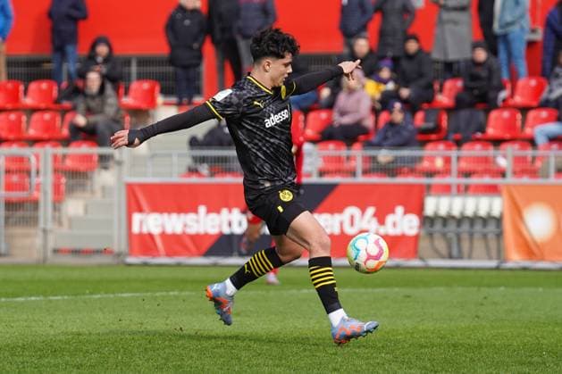 Saturday, 11 03 2023 Season 2022 2023 15 Matchday A Junior Bundesliga at Ulrich Haberland Stadion, Leverkusen, Germany SV Bayer Leverkusen U19 BV Borussia Dortmund U19 Vincenzo Onofrietti Borussia Dortmund U19 23