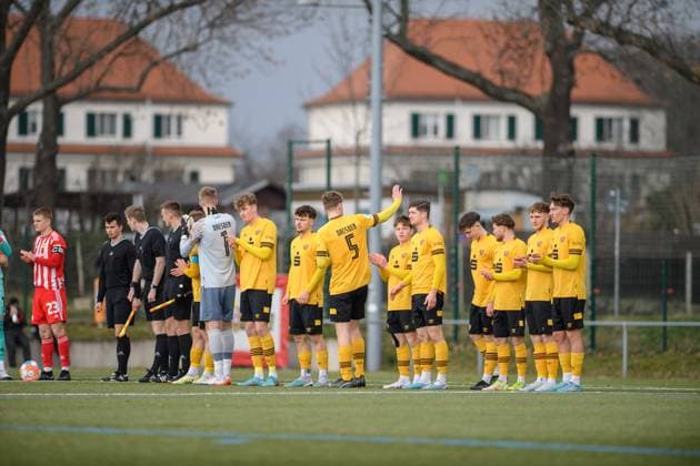 Lineup Dynamo v l Louis Schulze concealed , Erik Herrmann, Lucas Ehrlich, Nik Orth, Kenny Weyh, Moritz Krause, Justin Bulang, Emil Zeil, Joe Löwe Loewe , Tony Menzel and Jonas Saliger SG Dynamo Dresden U19 1 FC Union Berlin Football Season 2022 2023 Sportpark Ostra Dresden 11 March 2023