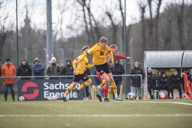 Dresdens Lucas Ehrlich U19 in a duel SG Dynamo Dresden U19 1 FC Union Berlin Football season 2022 2023 Sportpark Ostra Dresden 11 March 2023