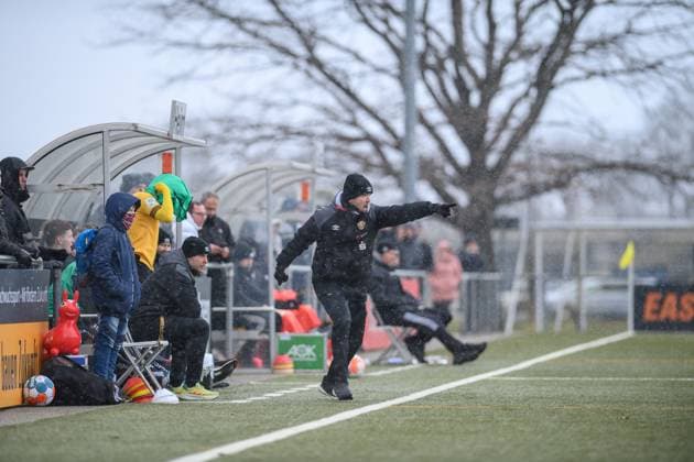 Dresdens Justin Bulang left in the header duel SG Dynamo Dresden U19 1 FC Union Berlin Football season 2022 2023 Sportpark Ostra Dresden 11 March 2023