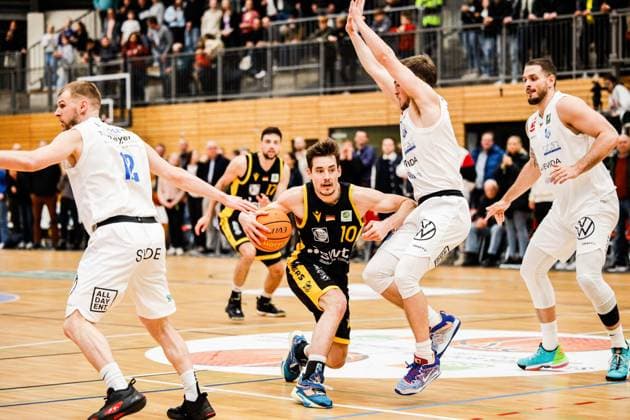 Sport Themen der Woche KW10 Gianni Otto (Tigers Tuebingen, 10), GER, VfL SparkassenStars Bochum vs. Tigers Tuebingen, Basketball, 2. Bundesliga, 25. Spieltag, Spielzeit 2022 2023, 11.03.2023, VfL SparkassenStars Bochum vs. Tigers Tuebingen, Basketball, 2. Bundesliga, 25. Spieltag, Spielzeit 2022 2023, 11.03.2023 *** Gianni Otto Tigers Tuebingen, 10 , GER, VfL SparkassenStars Bochum vs Tigers Tuebingen, Basketball, 2 Bundesliga, 25 Spieltag, Spielzeit 2022 2023, 11 03 2023, VfL SparkassenStars Bochum vs Tigers Tuebingen, Basketball, 2 Bundesliga, 25 Spieltag, Spielzeit 2022 2023, 11 03 2023 Copyright: xEibner-Pressefoto HeshamxElsherix EP-HEF