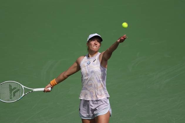 INDIAN WELLS, CA - MARCH 11: Iga Swiatek (POL) serves during the BNP Paribas Open on March 11, 2023 at the Indian Wells Tennis Garden in Indian Wells, CA. (Photo by George Walker Icon Sportswire) TENNIS: MAR 11 BNP Paribas Open Icon230311034