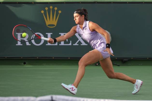 INDIAN WELLS, CA - MARCH 11: Caroline Garcia (FRA) stretches for a forehand during the BNP Paribas Open on March 11, 2023 at the Indian Wells Tennis Garden in Indian Wells, CA. (Photo by George Walker Icon Sportswire) TENNIS: MAR 11 BNP Paribas Open Icon230311076