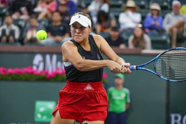 INDIAN WELLS, CA - MARCH 11: Sofia Kenin (USA) hits a backhand during the BNP Paribas Open on March 11, 2023 at the Indian Wells Tennis Garden in Indian Wells, CA. (Photo by George Walker Icon Sportswire) TENNIS: MAR 11 BNP Paribas Open Icon230311098