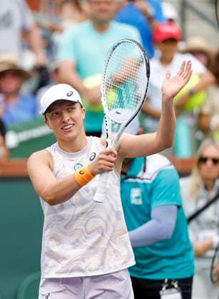 March 11, 2023 Iga Swiatek of Poland acknowledges the crowd after defeating Claire Liu during the 2023 BNP Paribas Open at Indian Wells Tennis Garden in Indian Wells, California. Mandatory Photo Credit: CSM Indian Wells United States of America - ZUMAc04_ 20230311_zaf_c04_307 Copyright: xCharlesxBausx