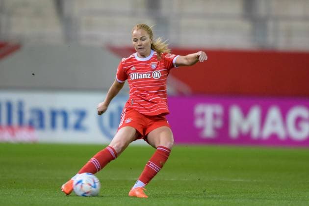 Soccer, Womens Bundesliga, 20230310, FC Bayern Munich MSV Duisburg In the picture Glodis Perla VIGGOSDOTTIR FC Bayern Munich, 4 pass pass ball Munich FC Bayern Campus Bayern Germany Copyright: Passion2Press MarkusxFischerx