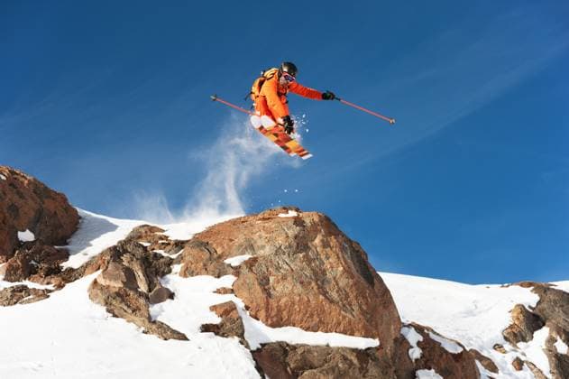 A professional skier makes a jump-drop from a high cliff against a blue sky leaving a trail of snow powder in the mountains A professional skier makes a jump-drop from a high cliff against the blue sky leaving a trail of snow powder in the mountains. Photo from the slopes of Mount Elbrus. The concept of extreme sports and recreation in the mountains in winter. Copy the space. Jumping trick with grab (License=RF) 11526512 ,model released, Symbolfoto Copyright: xZoonar.com IanxIankovskiix 11526512 ,model released, Symbolfoto ,property released