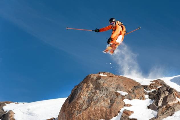 A professional skier makes a jump-drop from a high cliff against a blue sky leaving a trail of snow powder in the mountains A professional skier makes a jump-drop from a high cliff against the blue sky leaving a trail of snow powder in the mountains. Photo from the slopes of Mount Elbrus. The concept of extreme sports and recreation in the mountains in winter. Copy the space. Jumping trick with grab (License=RF) 11535917 ,model released, Symbolfoto Copyright: xZoonar.com IanxIankovskiix 11535917 ,model released, Symbolfoto ,property released