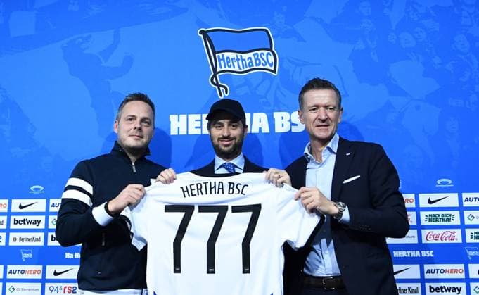 Sport Themen der Woche KW11 Sport Bilder des Tages Fussball, Herren, Saison 2022 2023, 1. Bundesliga, Hertha BSC, Pressekonferenz, v. l. Präsident Kay Bernstein (Hertha BSC), Investor Joshua Josh Wander (CEO von 777 Partners), Geschäftsführer Thomas E. Herrich (Hertha BSC), 13.03. 2023, *** Football, men, season 2022 2023, 1 Bundesliga, Hertha BSC, press conference, f l President Kay Bernstein Hertha BSC , Investor Joshua Josh Wander CEO of 777 Partners , Managing Director Thomas E Herrich Hertha BSC , 13 03 2023, Copyright: xSebastianxRäppold MatthiasxKochx
