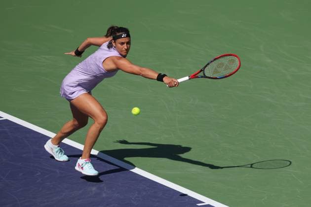 INDIAN WELLS, CA - MARCH 13: Caroline Garcia (FRA) hits a backhand during the BNP Paribas Open on March 13, 2023 at the Indian Wells Tennis Garden in Indian Wells, CA. (Photo by George Walker Icon Sportswire) TENNIS: MAR 13 BNP Paribas Open Icon230313013