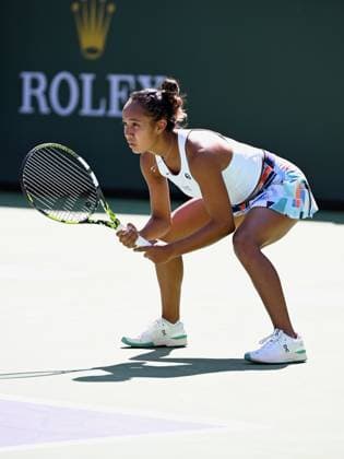 INDIAN WELLS, CA - MARCH 13: Leylah Fernandez of Canada waits for a serve during a tennis match at the BNP Paribas Open played on March 13, 2023 at the Indian Wells Tennis Garden in Indian Wells, CA. (Photo by John Cordes Icon Sportswire) TENNIS: MAR 13 BNP Paribas Open Icon506230313004