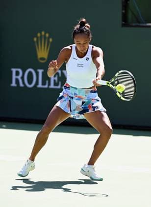 INDIAN WELLS, CA - MARCH 13: Leylah Fernandez of Canada returns the ball during a tennis match at the BNP Paribas Open played on March 13, 2023 at the Indian Wells Tennis Garden in Indian Wells, CA. (Photo by John Cordes Icon Sportswire) TENNIS: MAR 13 BNP Paribas Open Icon506230313015