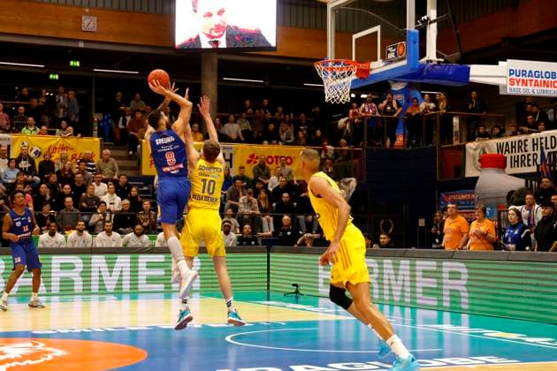 14 03 2023, easyCredit Basketball Bundesliga, BBL, season 2022 2023, men, Syntainics MBC Alba Berlin, 8 Martin Breunig, Syntainics MBC, 10, Tim Schneider, Alba Berlin Weißenfels Stadthalle Sachsen Anhalt Germany