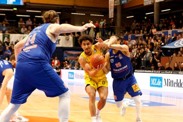 14 03 2023, easyCredit Basketball Bundesliga, BBL, season 2022 2023, men, Syntainics MBC Alba Berlin, 0, Maodo Lo, Alba Berlin, 20, Scottie Reynolds, Syntainics MBC Weißenfels Stadthalle Sachsen Anhalt Germany