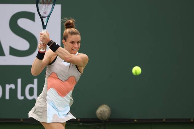 INDIAN WELLS, CA - MARCH 14: Maria Sakkari (GRE) hits a backhand during the BNP Paribas Open on March 14, 2023 at the Indian Wells Tennis Garden in Indian Wells, CA. (Photo by George Walker Icon Sportswire) TENNIS: MAR 14 BNP Paribas Open Icon230314016