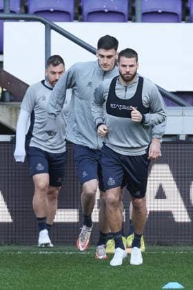 Union s Bart Nieuwkoop (front) pictured during a training session of Belgian soccer team Royale Union Saint-Gilloise, Wednesday 15 March 2023 in Anderlecht, Brussels. Union is preparing for tomorrow s game against German Union Berlin, the return leg of the round of 16 of the UEFA Europa League competition, after a 3-3 draw result at the first leg. BRUNOxFAHY  x62984238x