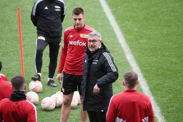 Berlin s head coach Urs Fischer pictured during a training session of German Union Berlin, Wednesday 15 March 2023 in Anderlecht, Brussels. Union Berlin is preparing for tomorrow s game against Belgian soccer team Royale Union Saint-Gilloise, the return leg of the round of 16 of the UEFA Europa League competition, after a 3-3 draw result at the first leg. BRUNOxFAHY  x63019441x