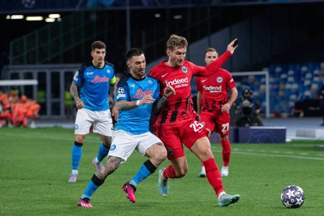 Christopher Lenz Eintracht Frankfurt, 25 in a duel with Mattteo Politano SSC Napoli, 21 , ITA, SSC Napoli vs Eintracht Frankfurt, Football UEFA Champions League, Round of 16 second leg, Season 2022 2023, 15 03 2023 ITA, SSC Napoli vs Eintracht Frankfurt, Football UEFA Champions League, Round of 16 second leg, Season 2022 2023, 15 03 2023 Napoli Copyright: xEibner-Pressefoto Memmlerx EP_MMR