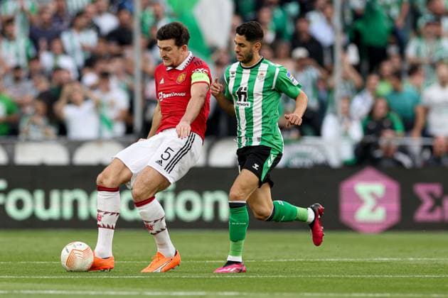 Mandatory Credit: Photo by Paul Currie Shutterstock (13820133x) Harry Maguire of Manchester United, ManU and Ayoze Perez of Real Betis Real Betis v Manchester United, UEFA Europa League, Round of 16, Second Leg, Football, Benito Villamarin Stadium, Seville, Spain - 16 Mar 2023 EDITORIAL USE ONLY No use with unauthorised audio, video, data, fixture lists, club league logos or live services. Online in-match use limited to 120 images, no video emulation. No use in betting, games or single club league player publications. Real Betis v Manchester United, UEFA Europa League, Round of 16, Second Leg, Football, Benito Villamarin Stadium, Seville, Spain - 16 Mar 2023 EDITORIAL USE ONLY No use with unauthorised audio, video, data, fixture lists, club league logos or live services. Online in-match use limited to 120 images, no video emulation. No use in betting, games or single club league player publications. Copyright: xPaulxCurrie Shutterstockx 13820133x