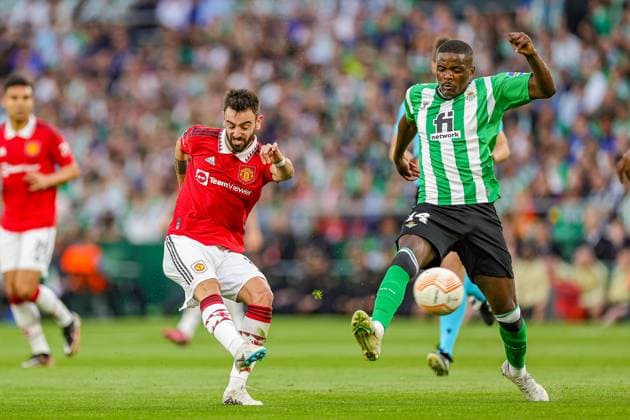Real Betis v Manchester United, ManU Europa League 16 03 2023. Bruno Fernandes (8) of Manchester United shoots towards the goal during the Europa League match between Real Betis and Manchester United at Estadio Benito Villamarin, Seville, Spain on 16 March 2023. Editorial use only , Copyright: xNigelxKeenex PSI-17076-0024