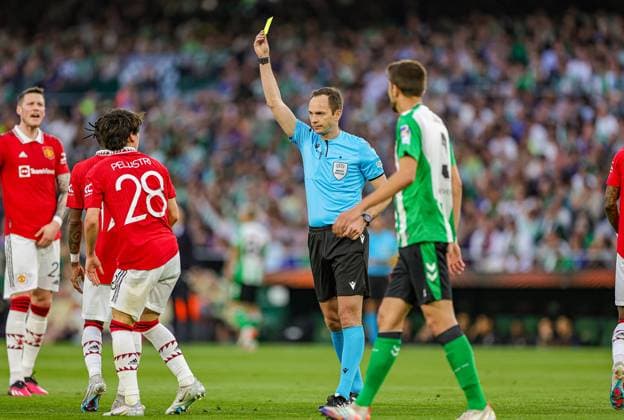 Real Betis v Manchester United, ManU Europa League 16 03 2023. Facundo Pellistri (28) of Manchester United gets a yellow card during the Europa League match between Real Betis and Manchester United at Estadio Benito Villamarin, Seville, Spain on 16 March 2023. Editorial use only , Copyright: xNigelxKeenex PSI-17076-0027