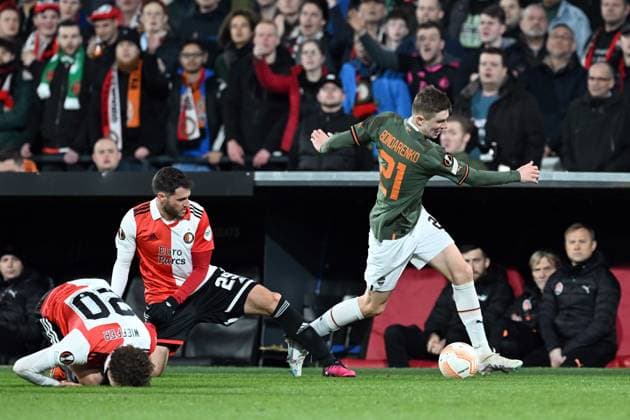 ROTTERDAM - (l-r) Santiago Gimenez of Feyenoord, Artem Bondarenko of Shakhtar Donetsk during the UEFA Europa league round of 16 match between Feyenoord and Shakhtar Donetsk at Feyenoord Stadion de Kuip on March 16, 2023 in Rotterdam, Netherlands. ANP OLAF KRAAK Feyenoord v Shakhtar Donetsk: Round of 16 Leg Two - UEFA Europa League 2022 2023 xVIxANPxSportx xxANPxIVx 465138637 originalFilename: 465138637.jpg