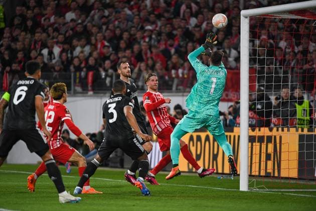 Soccer Europa League Round of 16 second leg 22 23 SC Freiburg vs Juventus Turin 16 03 2023 Lucas Hoeler SC Freiburg 9 with a shot on goal against Wojciech Szczesny Juventus Turin 1 Soccer Europa League Round of 16 second leg SC Freiburg vs Juventus Turin on Thursday, March 16, 2023 at Europa Park stadium in Freiburg im Breisgau, Germany Copyright: xBEAUTIFULxSPORTS GerdxGruendlx