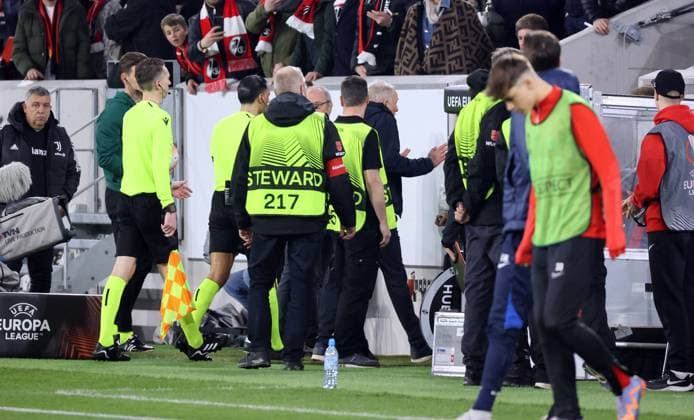 16 03 23 SC Freiburg Juventus Turin Germany, Freiburg, 16 03 2023, Football, Europa League, Round of 16, SC Freiburg Juventus Turin v l Sedar Gözübüyük referee , Christian Streich coach SC Freiburg