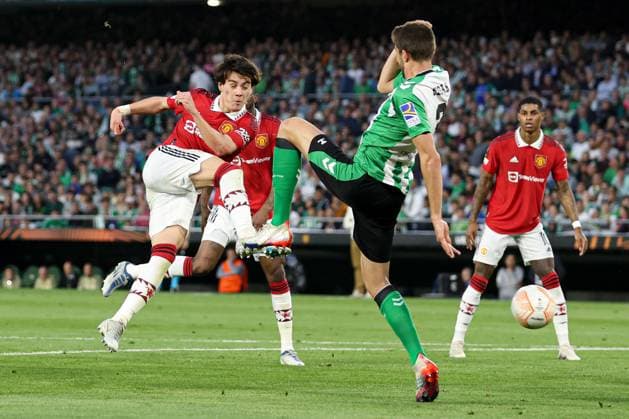 Mandatory Credit: Photo by Paul Currie Shutterstock (13820133ak) Pacundo Pellistri of Manchester United, ManU shoots at goal Real Betis v Manchester United, UEFA Europa League, Round of 16, Second Leg, Football, Benito Villamarin Stadium, Seville, Spain - 16 Mar 2023 EDITORIAL USE ONLY No use with unauthorised audio, video, data, fixture lists, club league logos or live services. Online in-match use limited to 120 images, no video emulation. No use in betting, games or single club league player publications. Real Betis v Manchester United, UEFA Europa League, Round of 16, Second Leg, Football, Benito Villamarin Stadium, Seville, Spain - 16 Mar 2023 EDITORIAL USE ONLY No use with unauthorised audio, video, data, fixture lists, club league logos or live services. Online in-match use limited to 120 images, no video emulation. No use in betting, games or single club league player publications. Copyright: xPaulxCurrie Shutterstockx 13820133ak