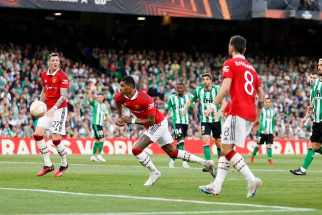 March 16, 2023, Seville, Spain: MARCUS RASHFORD of Manchester United, ManU (C) shoots for his shoulder during the Europa League Round of 16 (2st leg) soccer match between Real Betis and Manchester United at the Ramon Sanchez Pizjuan Stadium Seville Spain - ZUMAa142 20230316_zap_a142_014 Copyright: xDanielxGonzalezxAcunax
