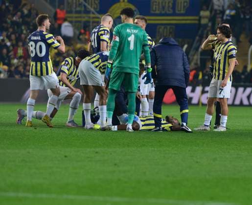Michy Batshuayi of Fenerbahce has been injured and subbet out of the game during the UEFA Europa League round of 16 leg two match between Fenerbahce and Sevilla FC at Ulker Sukru Saracoglu Stadium in Istanbul, Turkey on March 16, 2023. Istanbul Turkey Copyright: xSeskimphotox Fenerbahce-Sevilla-16323 (57)