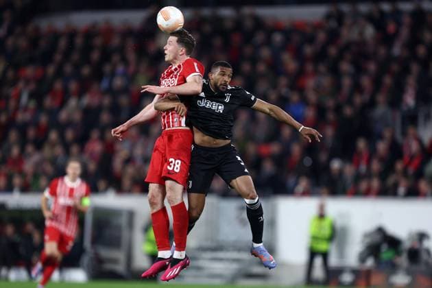 Sc Freiburg - Juventus Fc Michael Gregoritsch of Sc Freiburg and Gleison Bremer of Juventus Fc battle for the ball during the Uefa Europa League round of 16 second leg match beetween Sc Freiburg and Juventus Fc at Stade Europa-Park on March 16 2023 in Freiburg, Germany . Freiburg Stade Europa-Park Germany Copyright: xMarcoxCanonierox