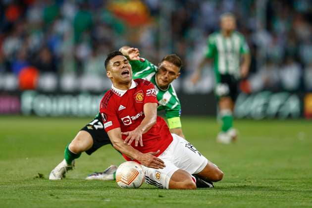 ESP: Sevilla FC Manchester United, ManU UEFA Europa League, round of 16. Carlos Henrique Casemiro of Manchester United and Joaquin Sanchez of Real Betis during the UEFA Europa League match, Round of 16, 2nd leg, between Real Betis and Manchester United played at Benito Villamarin Stadium on March 16, 2023 in Sevilla, Spain. kpng Copyright: xAntonioxPozox xPRESSINx PS_230316_768