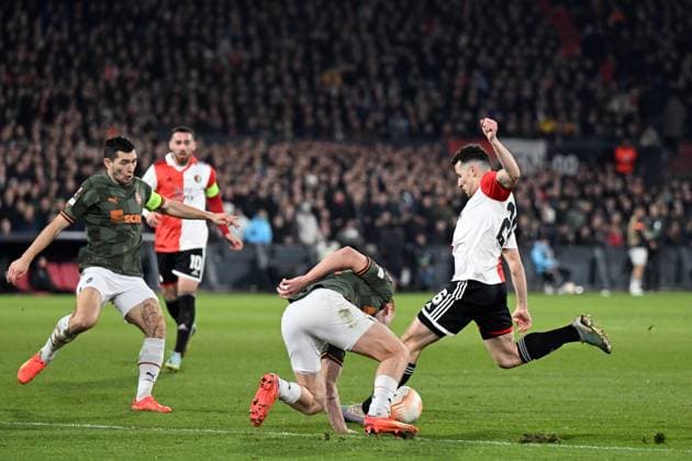 ROTTERDAM - Oussama Idrissi of Feyenoord scores the 4-0.(lr) Taras Stepanenko of Shakhtar Donetsk, Oussama Idrissi of Feyenoord during the UEFA Europa league round of 16 match between Feyenoord and Shakhtar Donetsk at Feyenoord Stadion de Kuip on March 16, 2023 in Rotterdam, The Netherlands. ANP OLAF KRAAK Feyenoord v Shakhtar Donetsk: Round of 16 Leg Two - UEFA Europa League 2022 2023 xVIxANPxSportx xxANPxIVx 465141064 originalFilename: 465141064.jpg