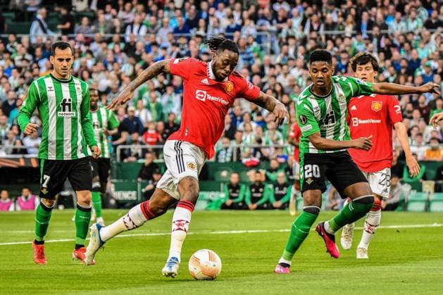 UEFA Europa League Round of 16, 2nd Leg Real Betis v Manchester United, ManU Aaron Wan Bissaka breaks with the ball during the UEFA Europa League Round of 16, 2nd Leg Real Betis vs Manchester United at Benito Villamarin Stadium, Seville, Spain, 16th March 2023 (Photo by Samuel Carreno News Images) Copyright: xSamuelxCarreno NewsxImagesx