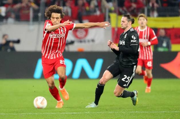 16 03 2023, xtvx, football UEFA Europa League 1 8 final, SC Freiburg Juventus Turin emspor, v l Kilian Sildillia SC Freiburg Adrien Rabiot Juventus Turin duel, action, action, battle for the ball DFL DFB REGULATIONS PROHIBIT ANY USE OF PHOTOGRAPHS AS IMAGE SEQUENCES AND OR QUASI VIDEO Freiburg