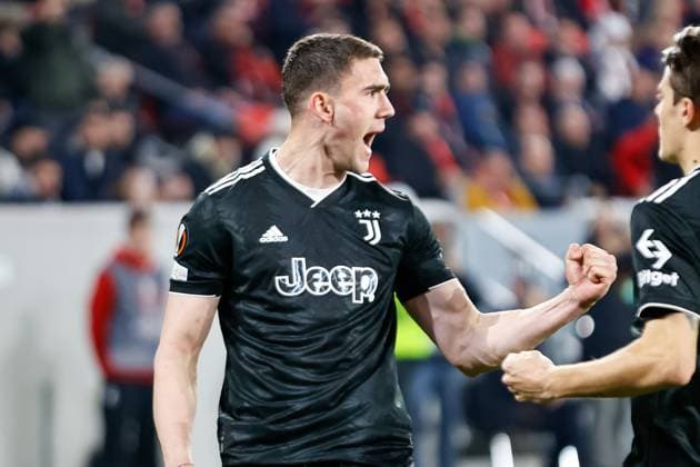 Goal celebration by Dusan Vlahovic Juventus Turin, 09 after his goal to 0 1 , GER, SC Freiburg vs Juventus Turin, football, UEFA Europa League, Round of 16, 16 03 2023 GER, SC Freiburg vs Juventus Turin, football, UEFA Europa League, Round of 16, 16 03 2023 Freiburg im Breisgau, Germany Copyright: xEibner-Pressefoto GrantxHubbsx EP_GHS
