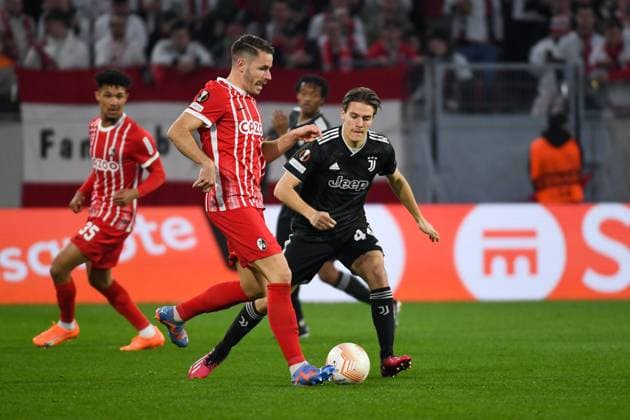 Football Europa League Round of 16 second leg 22 23 SC Freiburg vs Juventus Turin 16 03 2023 Christian Guenter SC Freiburg 30 on the ball and in a duel with Nicolo Fagioli Juventus Turin 44 Football Europa League Round of 16 second leg SC Freiburg vs Juventus Turin on Thursday, March 16, 2023 at Europa Park Stadium in Freiburg im Breisgau, Germany Copyright: xBEAUTIFULxSPORTS GerdxGruendlx