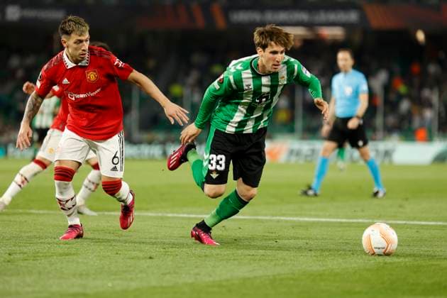March 16, 2023, Seville, Spain: JUAN MIRANDA of Betis (R) and LISANDRO MARTINEZ of Manchester United, ManU (L) in action during the Europa League Round of 16 (2st leg) soccer match between Real Betis and Manchester United at the Ramon Sanchez Pizjuan Stadium Seville Spain - ZUMAa142 20230316_zap_a142_029 Copyright: xDanielxGonzalezxAcunax