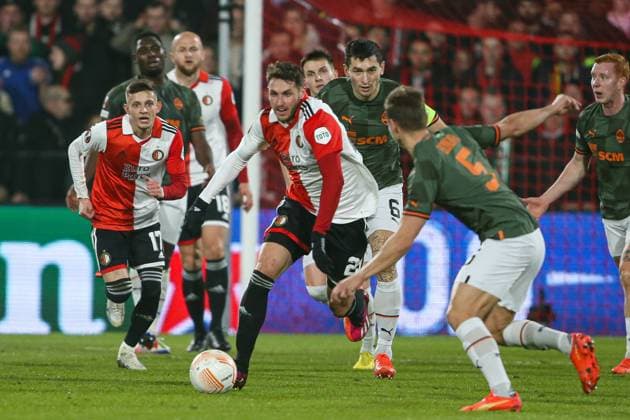ROTTERDAM, 16-3-2023, Stadium de Kuip, the UEFA Europa League, Feyenoord - Shakhtar Donetsk, Feyenoord player Santiago Gimenez, Shakhtar Valeriy Bondar Feyenoord - Shakhtar Donetsk  x20232230x Copyright: