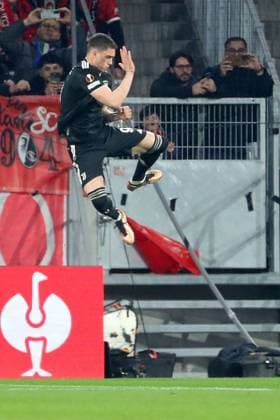 16 03 2023, xtvx, football UEFA Europa League 1 8 final, SC Freiburg Juventus Turin emspor, v l goal celebration after the goal celebrating the goal celebrate 0 1 by Dusan Vlahovic Juventus Turin DFL DFB REGULATIONS PROHIBIT ANY USE OF PHOTOGRAPHS as IMAGE SEQUENCES and or QUASI VIDEO Freiburg